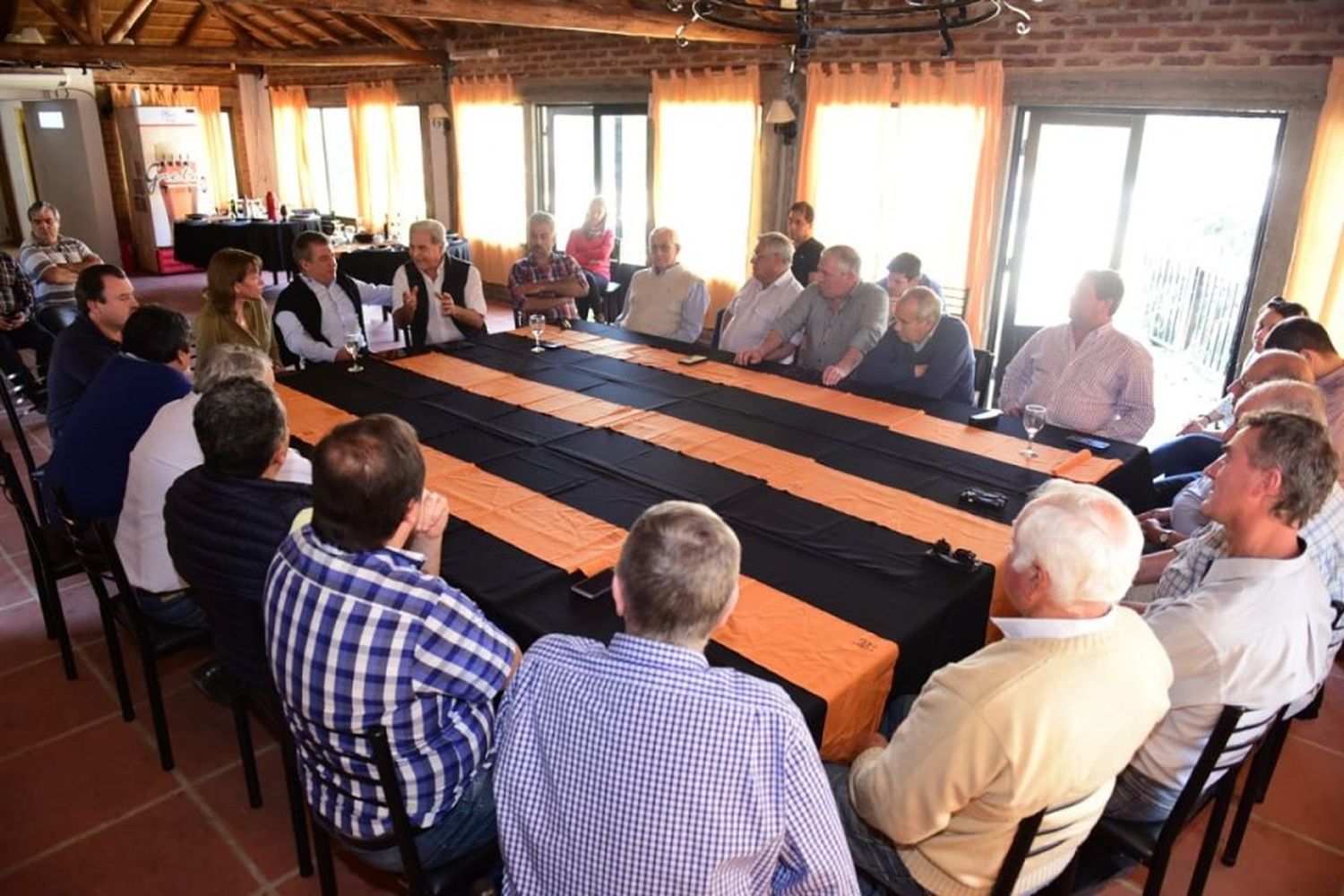 Exintendentes peronistas piden a legisladores que no acompañen el ajuste de Macri