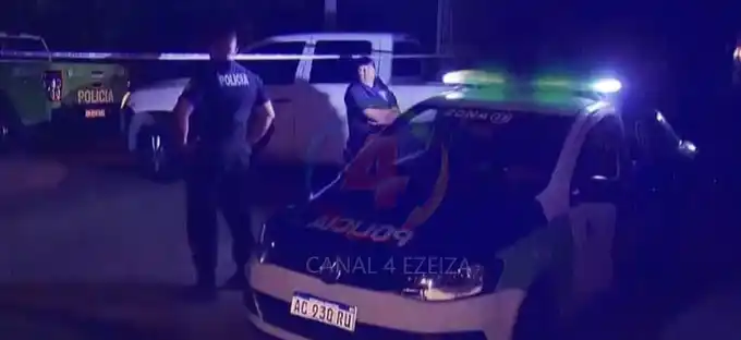 Crimen y misterio en Ezeiza: Encontraron a un hombre ahorcado y desnudo en su casa