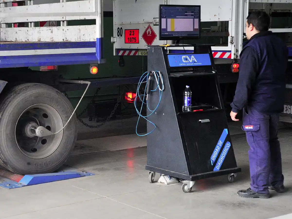 Cinturón de seguridad, frenos  y dirección,  las fallas más frecuentes en vehículos  para el transporte de pasajeros 