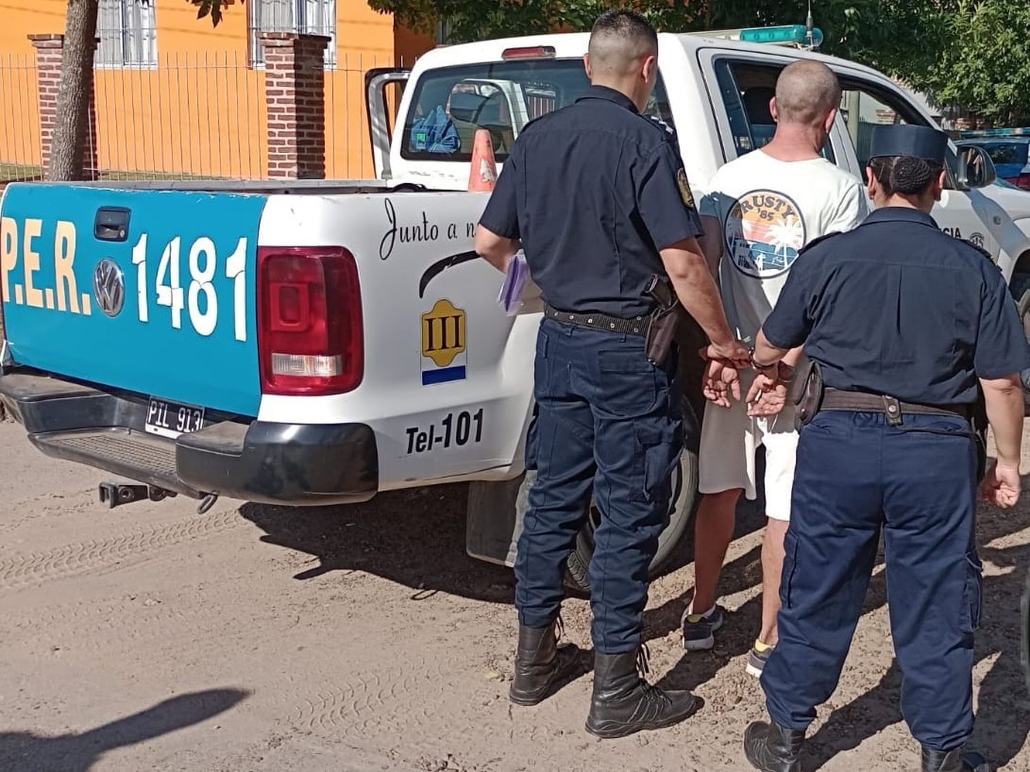 Detienen a un hombre por el arrebato de una billetera en la zona este