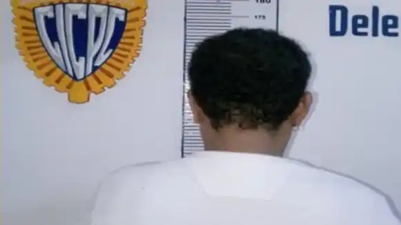 Abuela golpeaba con tablas y sumergía en agua caliente a su nieto de dos años porque tenía hambre