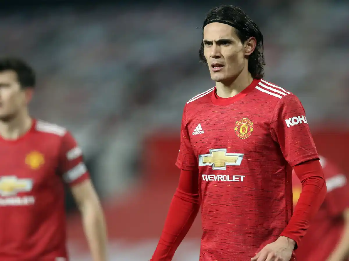 Cavani cerca de jugar en Barcelona