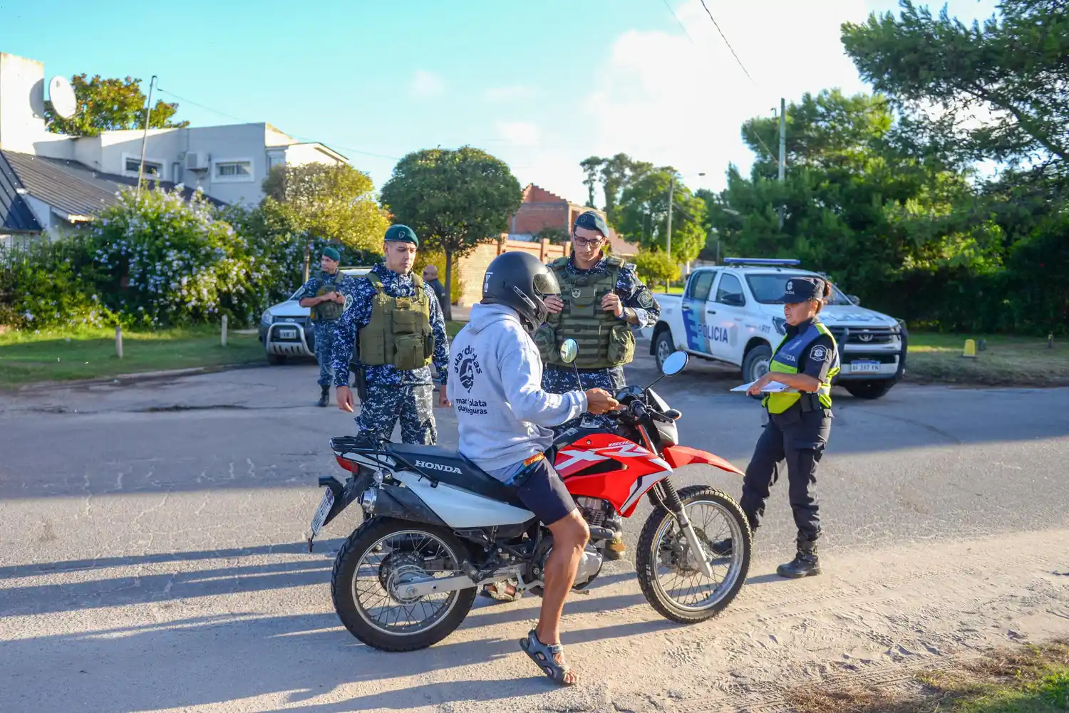 Estas acciones se suman a los trabajos preventivos en más de 20 barrios en lo que va del mes, donde fueron secuestrados un total de 131 motos y 53 autos.