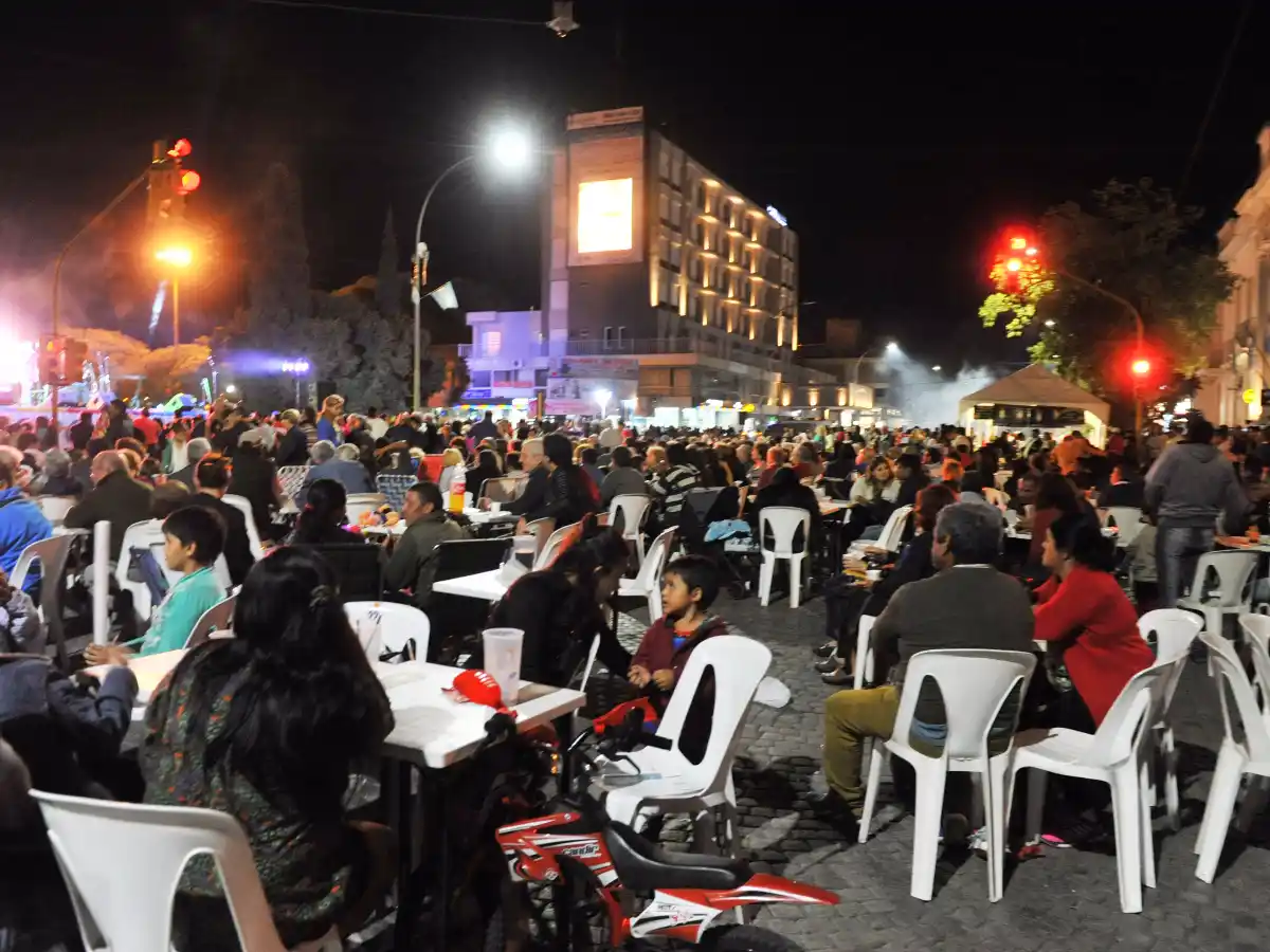 Hoy será otra noche de peatonal  