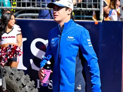 Colapinto cuenta cómo es una vuelta en el autódromo de México