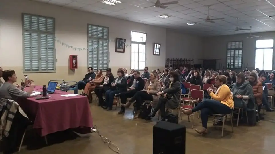 Evelyn Schneider disertó en Gualeguay