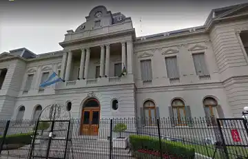 Intendente bonaerense nombró a una IA como funcionaria del municipio