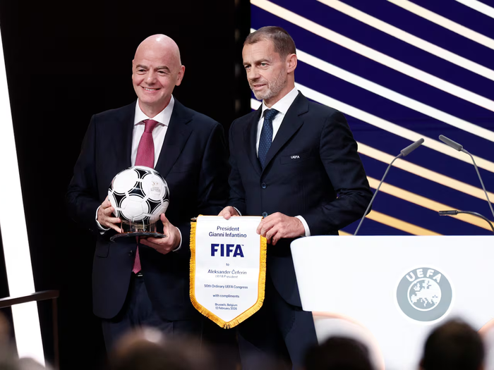 Aleksander Ceferin y Gianni Infantino