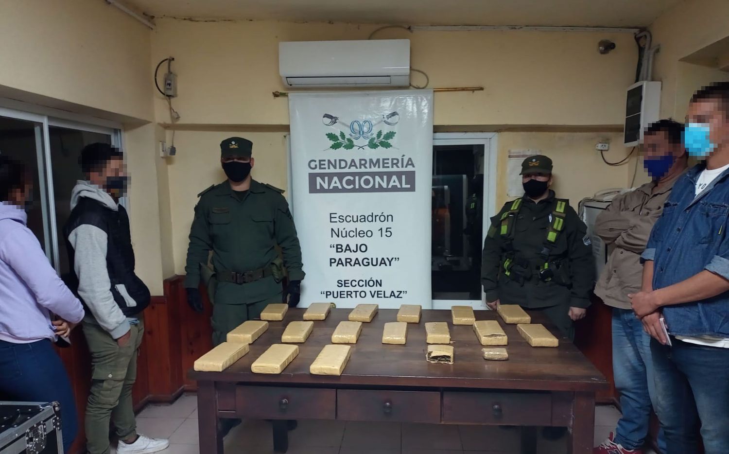 Personal de gendarmería secuestro marihuana con un peso total de 14 kilos 905 gramos.