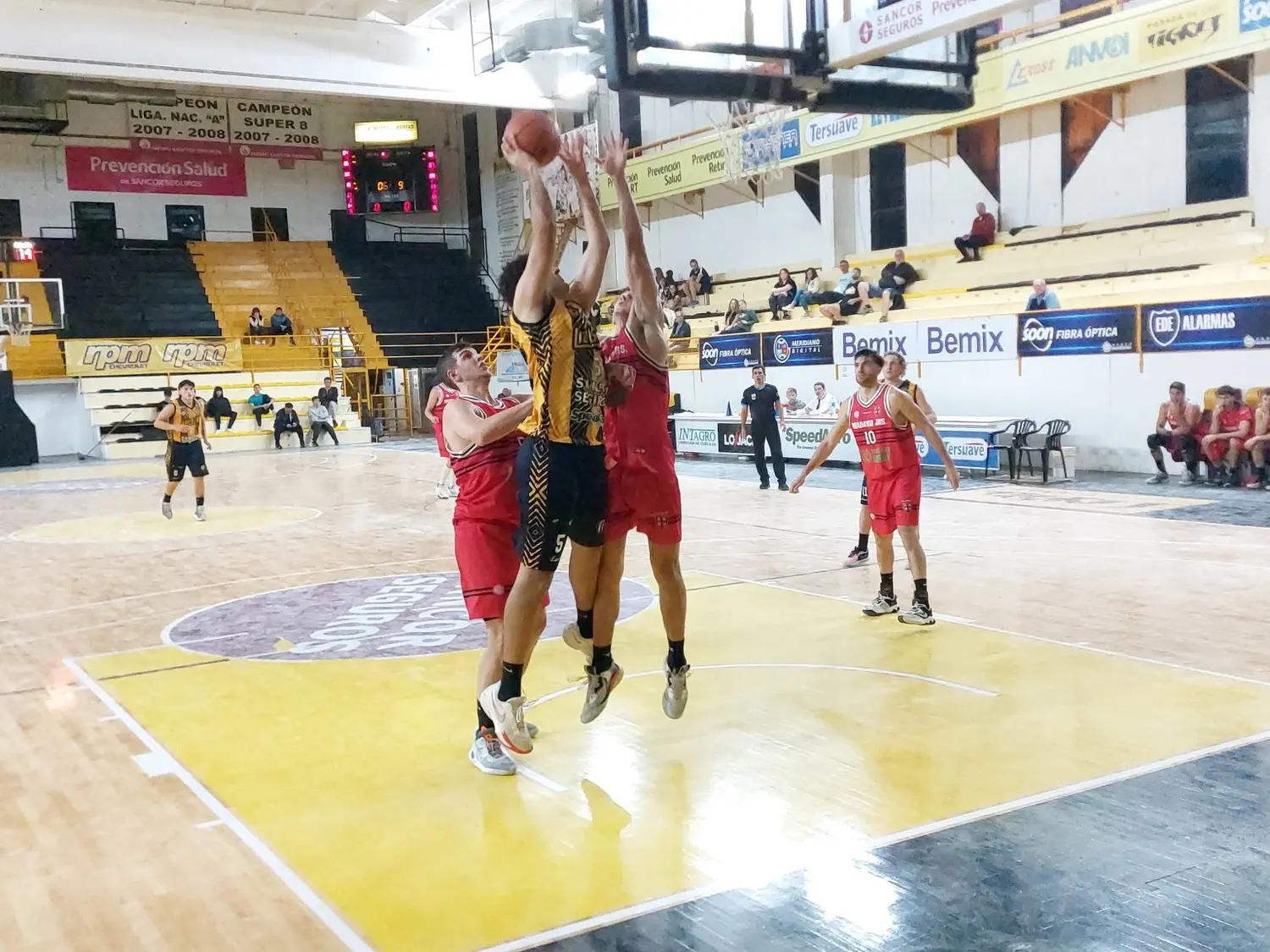 El Tigre y una nueva derrota ante Rivadavia Juniors.Foto:Libertadsunchales.com.ar