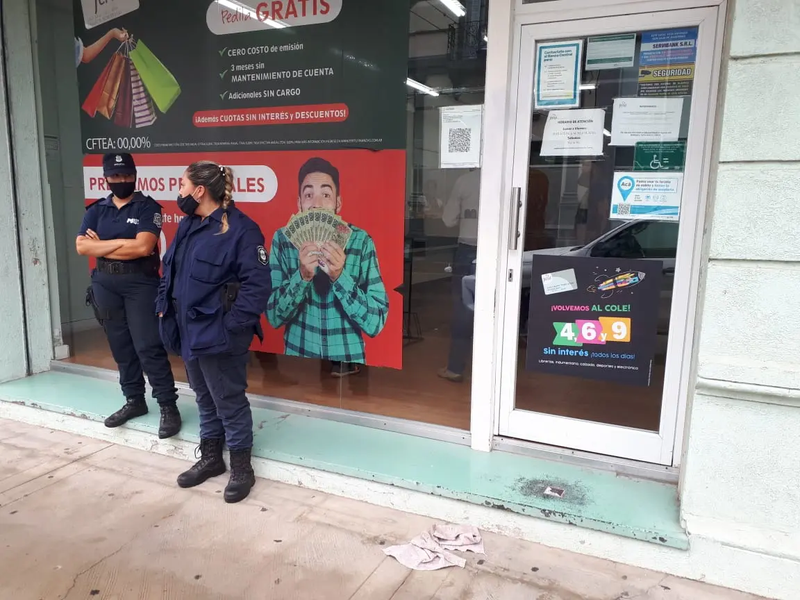 Así fue el asalto en la financiera Tarjeta Fértil, al mediodía y en pleno centro