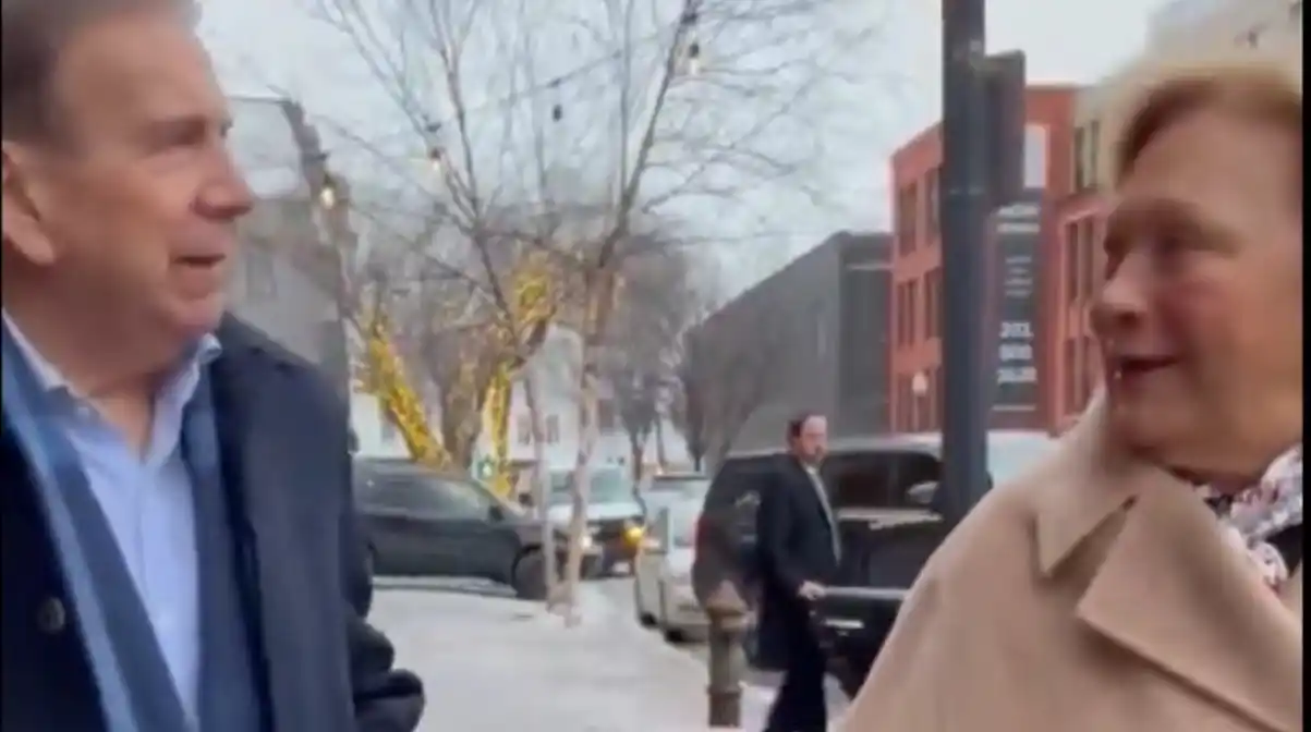 Edmundo González desmiente a Jorge Rodríguez con acciones: NO LO ATROPELLÓ NINGUNA MOTO (VIDEOS)