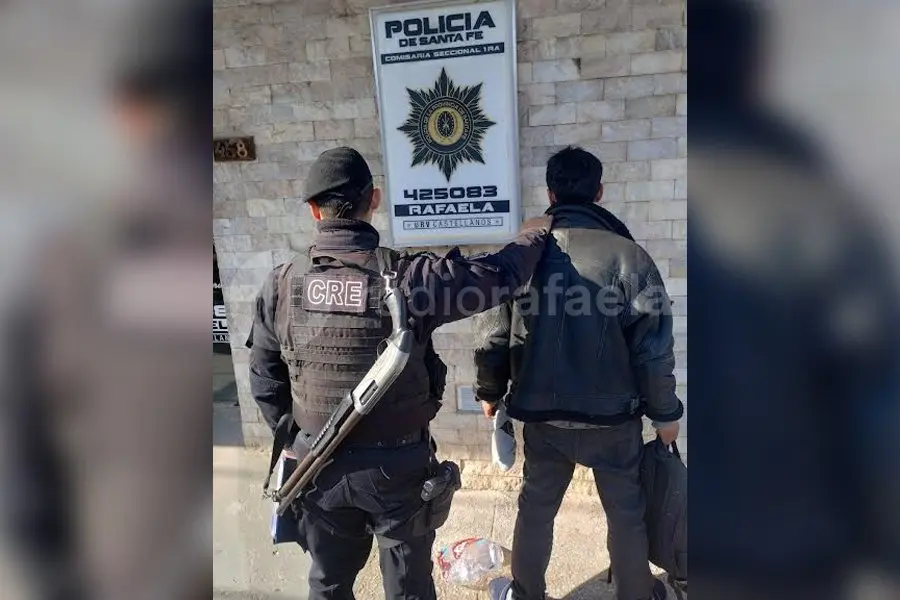 Detuvieron a un sujeto en actitud sospechosa que cargaba un arma de aire comprimido