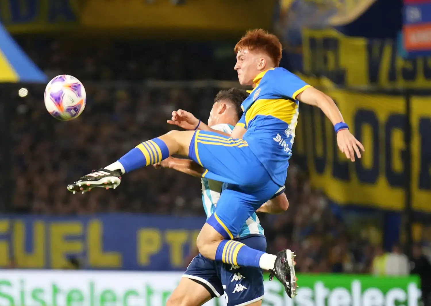 Barco viene ganándose un lugar en el lateral izquierdo de Boca.