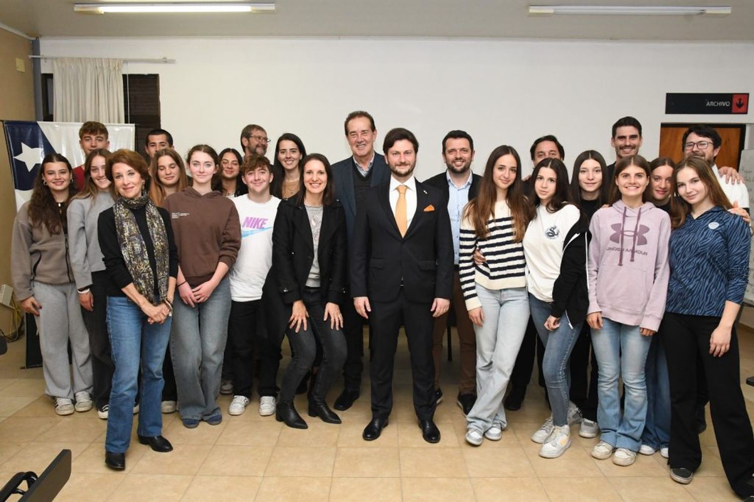 El intendente de Avellaneda, Gonzalo Braidot, recibió en el Centro Cultural Municipal al cónsul general de Italia en Rosario, Marco Bocchi.