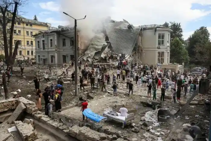 Fuerte ofensiva con misiles.