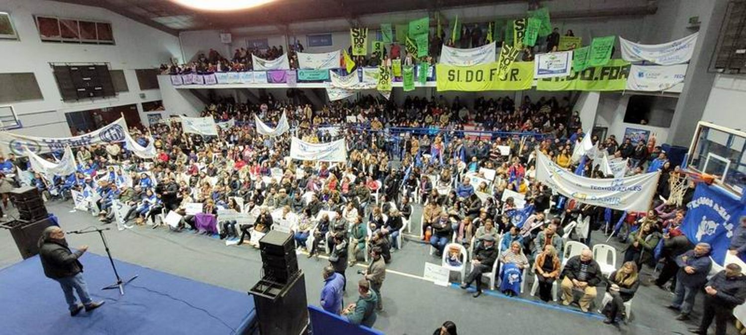 Multitudinario acto de Techos Azules con
participación de trabajadores de la educación