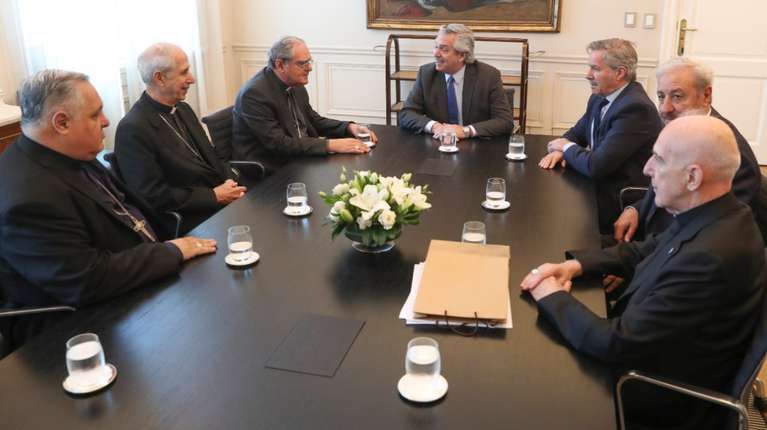 Alberto Fernández recibe a la cúpula de la Iglesia tras la ruptura del vínculo por la ley del aborto
