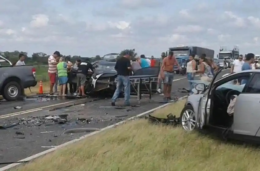 Cuatro muertos por un accidente en el Puente Rosario-Victoria