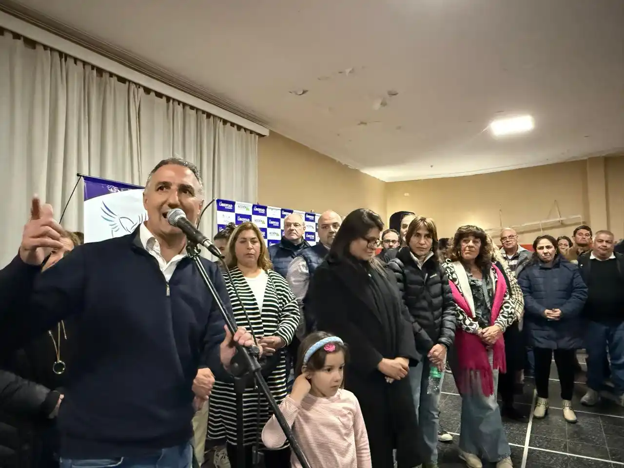 Gonzalo Santamarina  al hablar frente a sus seguidores luego de conocerse los resultados del 7 de septiembre | Foto : Juan Manuel Artero