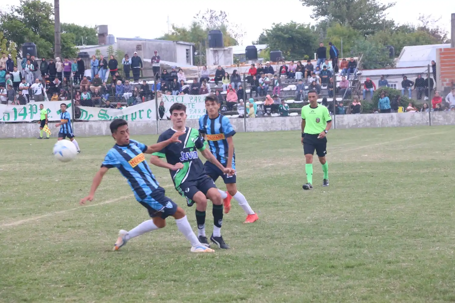 En un partido emotivo, Juventud venció a Pueblo Nuevo