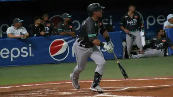 ¡TREMENDO SUSTO! Delincuentes atacaron con piedras el autobús de Bravos de Margarita para robarlos