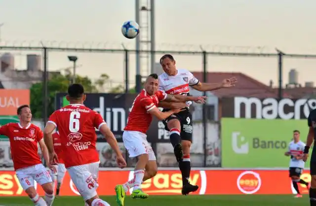 Huracán dio un paso clave por la permanencia ante Chacarita y se metió en la pelea