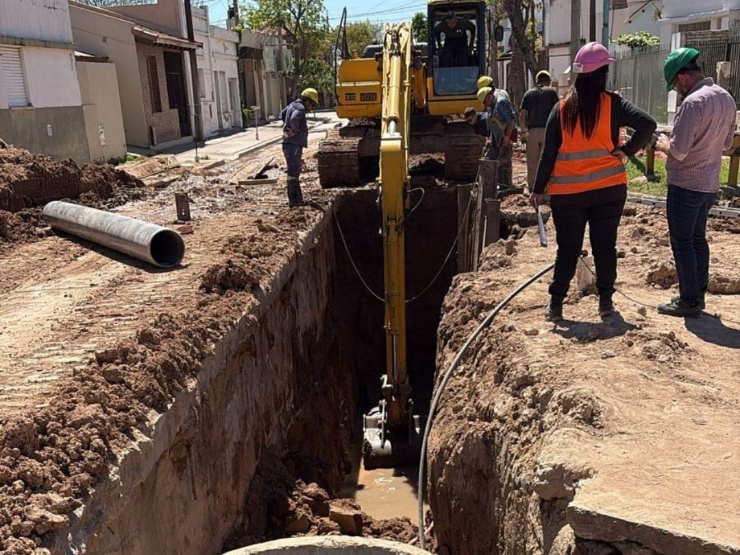 La renovación del colector cloacal de calle Tucumán llegó a su etapa final
