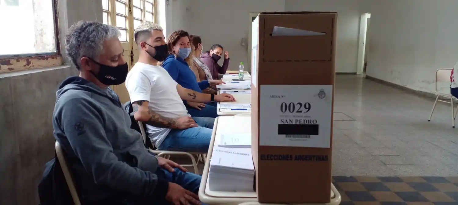 Elecciones Paso 2021: comenzaron a votar en la escuela N° 1