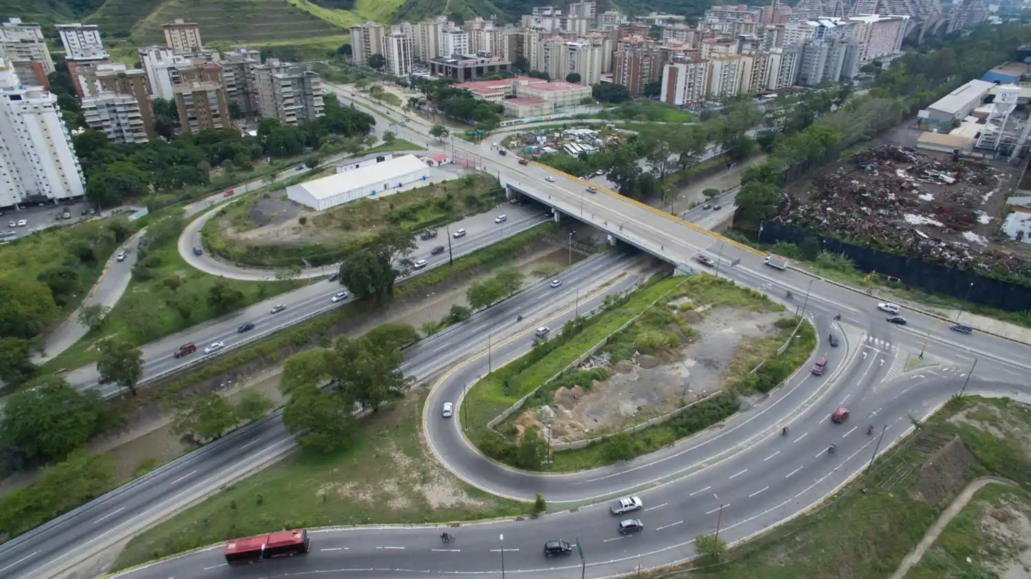 ¡OTRO FEMINICIDIO! Lanzan de la autopista Francisco Fajardo a menor de 14 años
