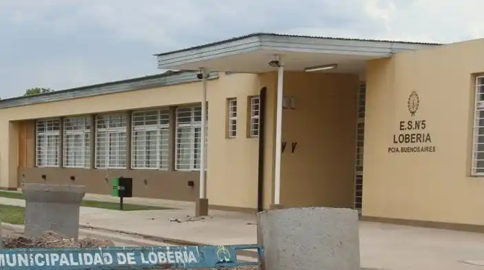 LOBERIA: Reparan escuelas que fueron afectadas por el tornado