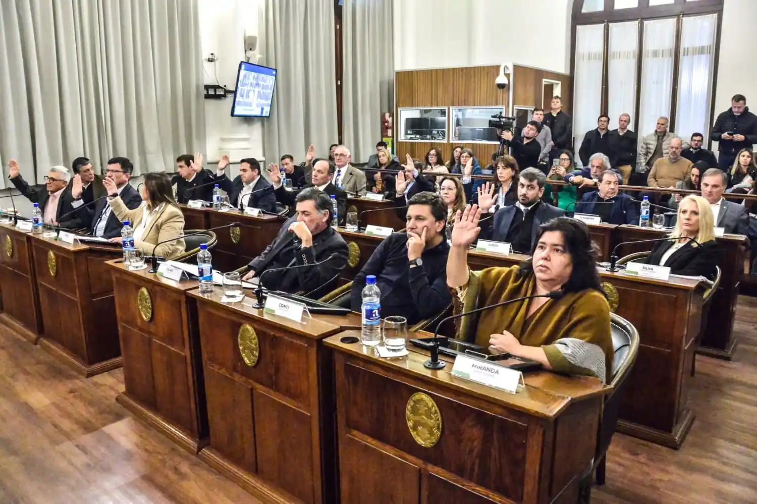 El Senado entrerriano aprobó un nuevo endeudamiento por 500 millones de dólares en medio de divisiones internas en el PJ