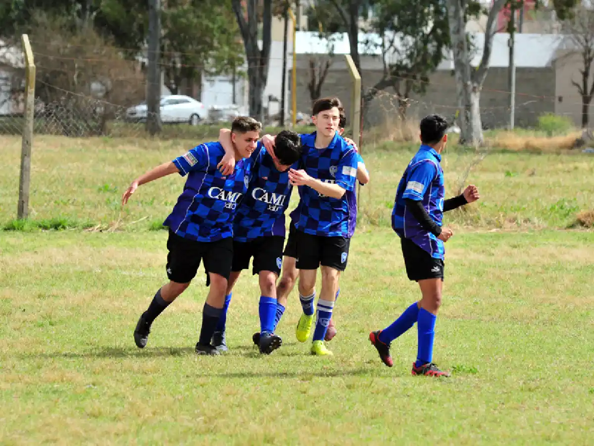 Las inferiores de Antártida comienzan los entrenamientos