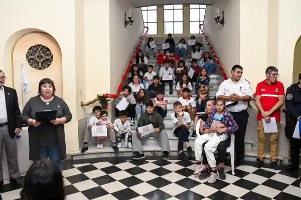 Se realizó la entrega de reconocimientos a los mejores compañeros en el Palacio Municipal