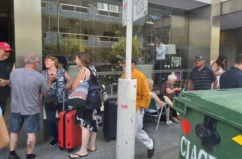 Dieron de alta a los turistas hospitalizados por la intoxicación en un hotel céntrico
