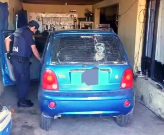 Secuestraron un auto aprehendieron a un sospechoso en una casa de la 67