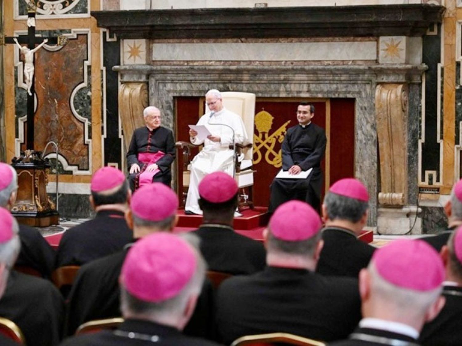 El Papa: los nuncios encarnan la universalidad del deseo de paz de la Iglesia