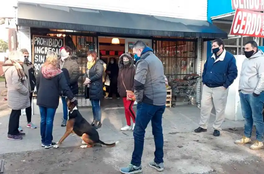 Vecinos del barrio Los Tilos denuncian que la zona comercial es "tierra de nadie"