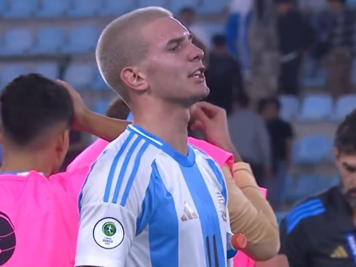 Se "picó": el cruce entre Franco Mastantuono e Igor Serrote luego del clásico Argentina-Brasil