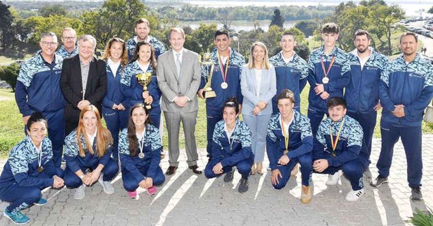 Bordet recibió a los seleccionados argentinos de softbol y  ratificó el apoyo para la realización del mundial en Paraná