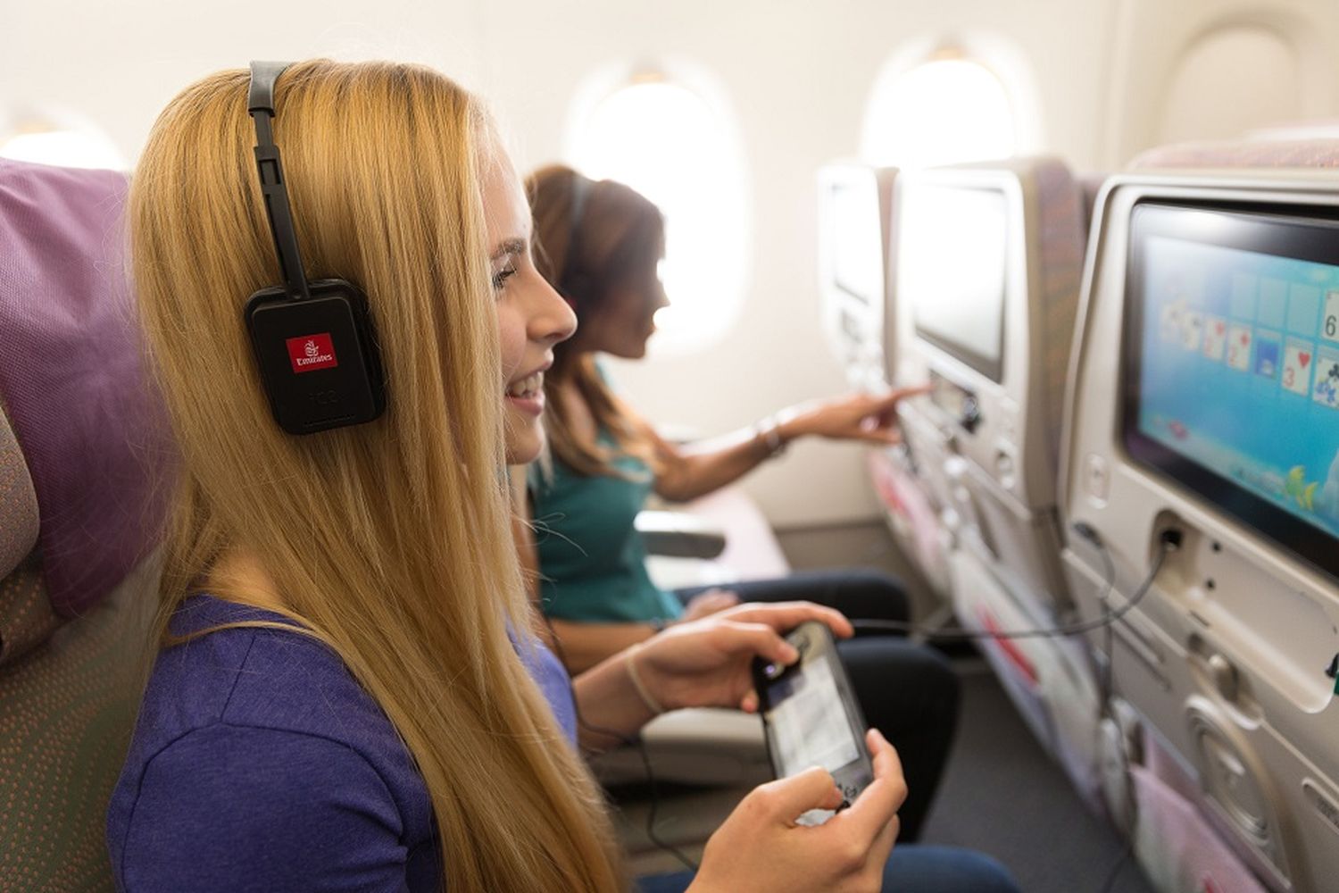 Emirates rediseñó los auriculares de su Clase Económica