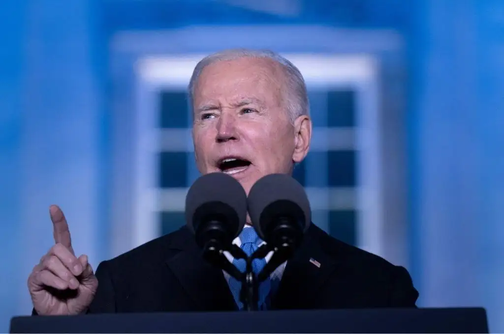 Biden dice que Putín “no puede permanecer en el poder”