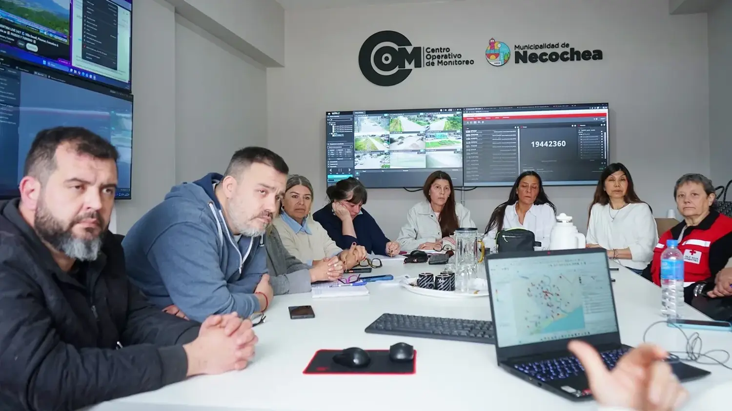 Reunión. Referentes de distintos ámbitos en el Centro de Monitoreo