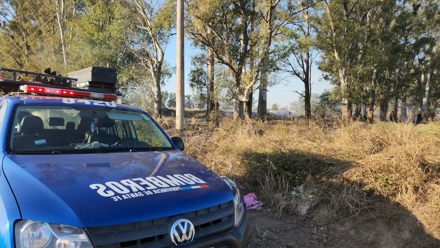 incendio bomberos zapadores fuego casa cocina vivienda rafaela pastizal pastizales seco sequia fuego - 3