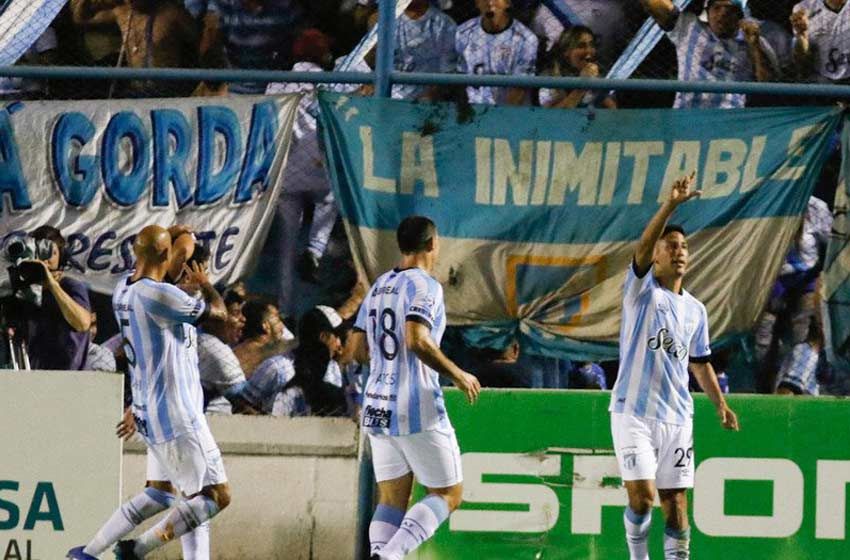 Atlético Tucumán venció a Independiente en un partidazo