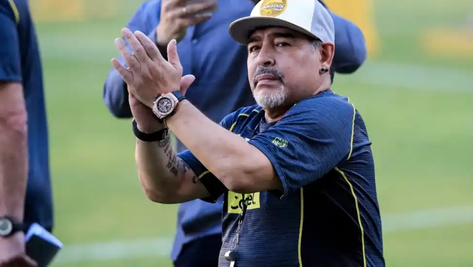 Maradona le dijo no a la idea de Gimnasia de sumarlo como DT