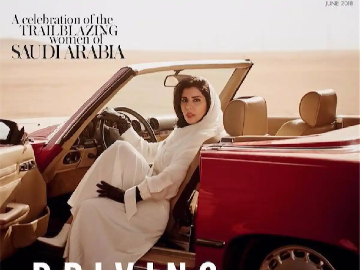 La histórica portada de la edición árabe de Vogue que muestra una mujer manejando