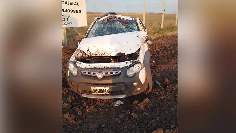 Un hombre resultó herido tras volcar con un utilitario en la ruta 12