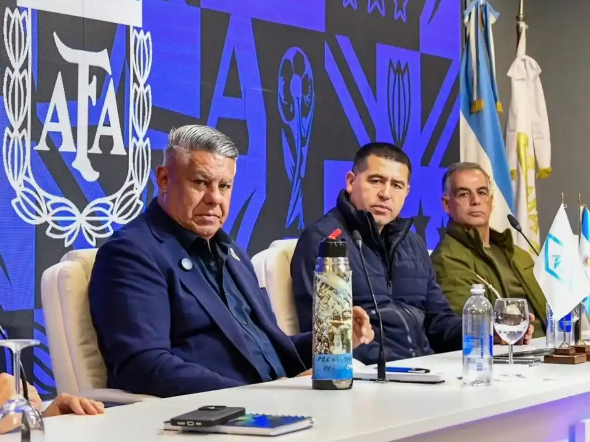 Riquelme se sumó al respaldo a Tapia en la reunión dirigencial