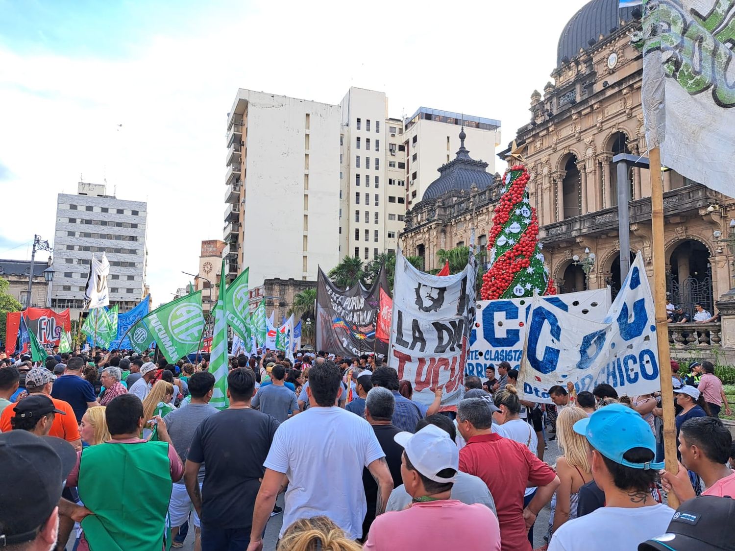 La Justicia resolvió que el DNU de Milei es inconstitucional en materia laboral